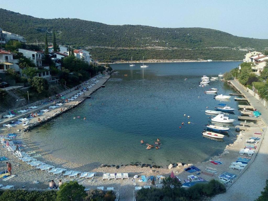 Hotel Ami-M Neum Exterior foto